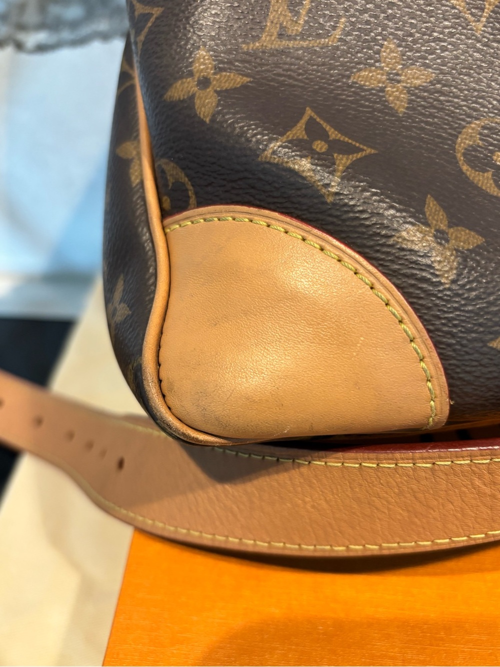 LOUIS VUITTON Monogram Odeon MM in Natural. - Picture 9 of 13